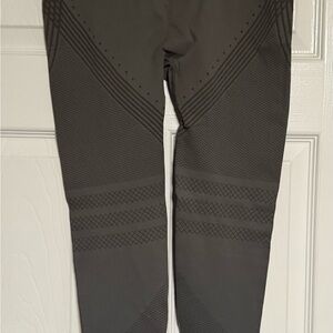 Women’s Performance leggings (2) pair